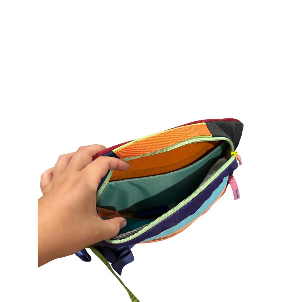 Cotopaxi Kapai Del Día hip pack in a unique multicolored design - Picture 4 of 5